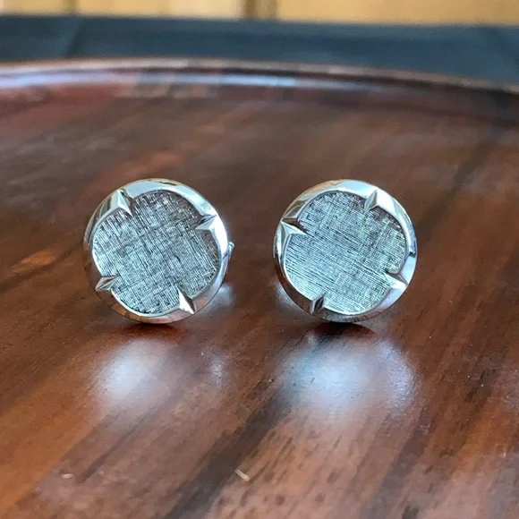 Silver tone cuff links - Picture 1 of 3